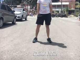 Daniel_Mills