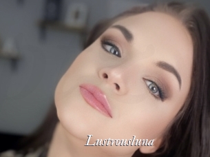 Lustrousluna