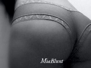 MiaBlunt Partouze