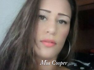 Mia_Cooper