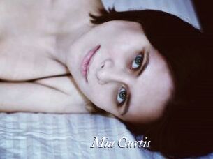 Mia_Curtis