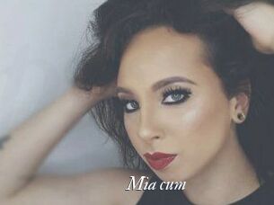 Mia_cum