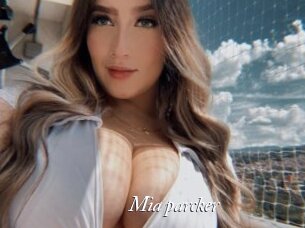 Mia_parcker