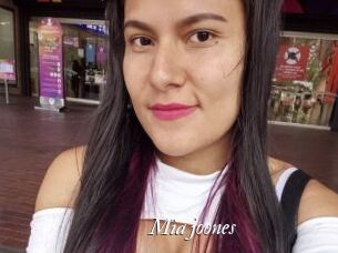 Mia_joones