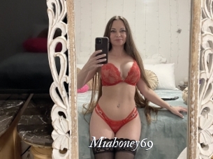 Miahoney69