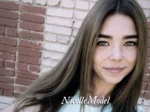 NicolleModel Partouze