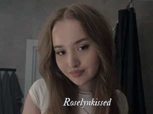 Roselynkissed