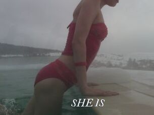 SHE_IS Partouze