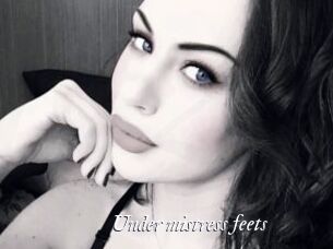 Under_mistress_feets